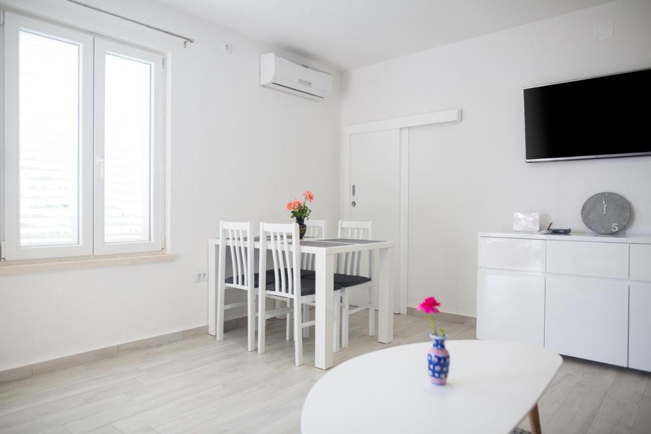Serious Job Apartament