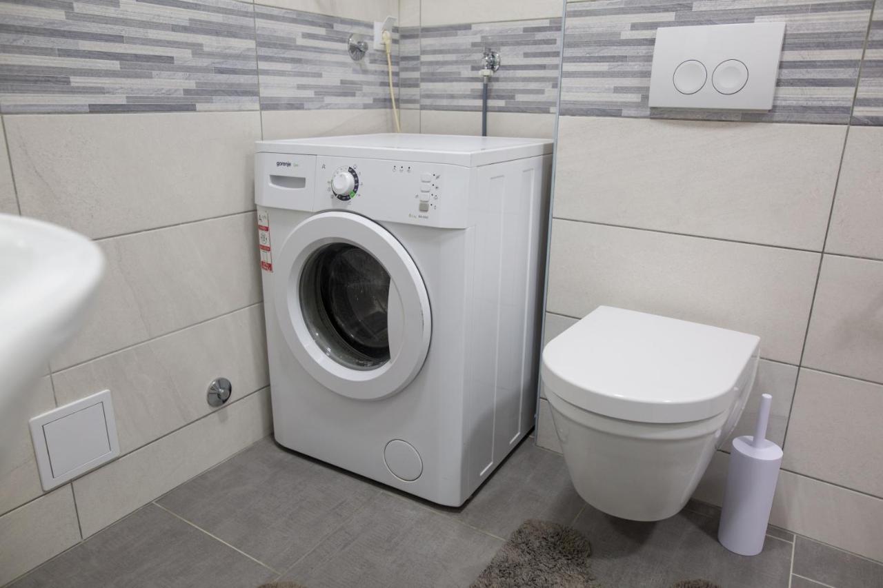 Serious Job Apartament